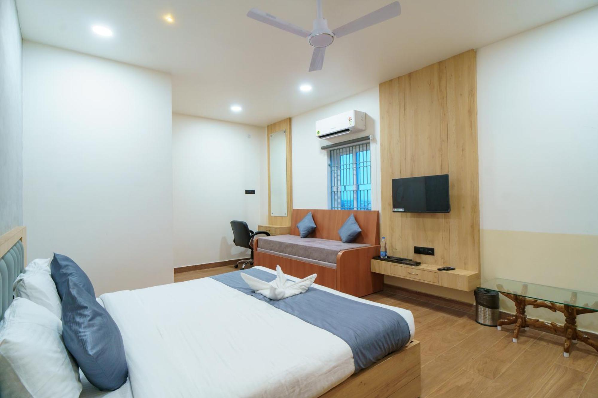 Satyabhama Inn Pathara Bagian luar foto