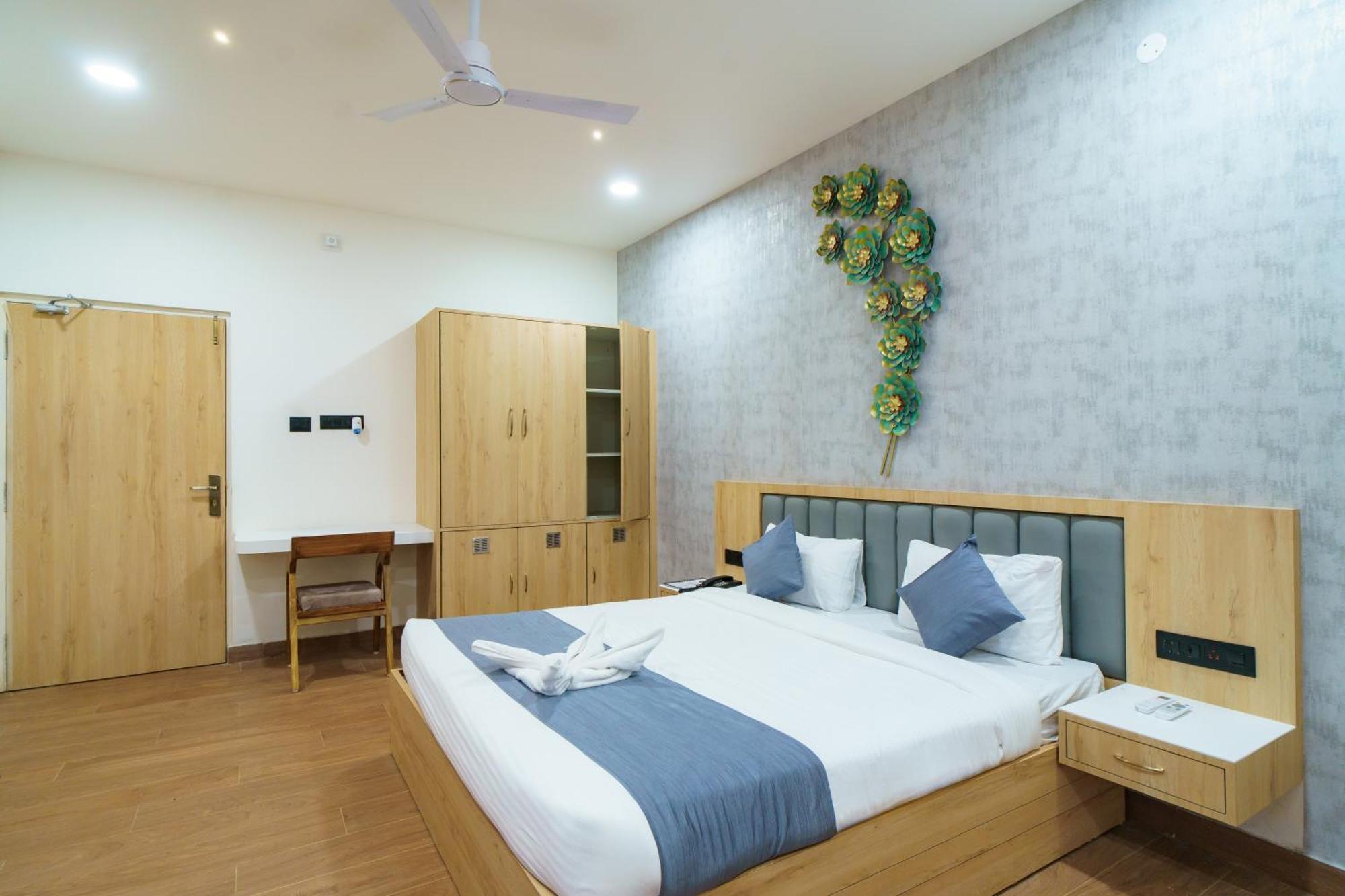 Satyabhama Inn Pathara Bagian luar foto