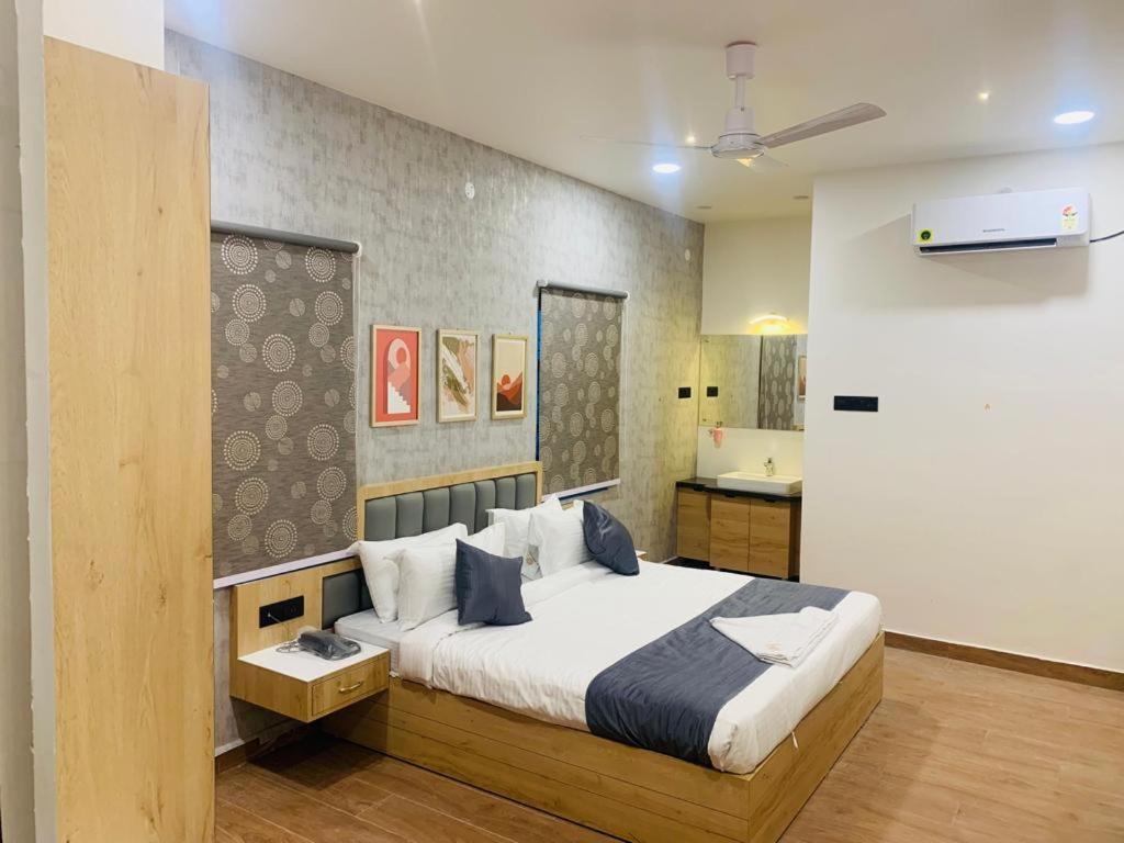 Satyabhama Inn Pathara Bagian luar foto